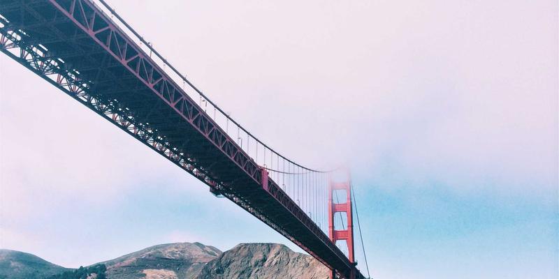 时代天街艺术装置与公共空间叙事：商业地产如何重塑城市购物体验与文化记忆